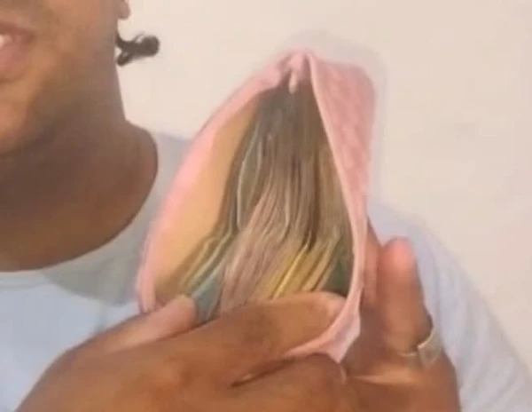  O entregador Higor Victor achou uma bolsa com quase R$ 1 mil e decidiu encontrar o dono para devolver a quantia por Reprodução