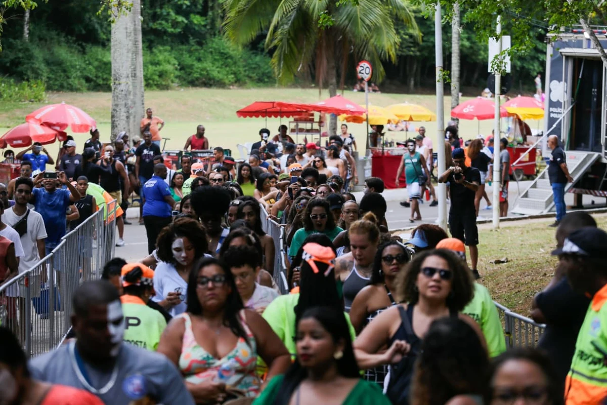 Fãs chegaram com antecedência para assistir à apresentação por Arisson Marinho/CORREIO