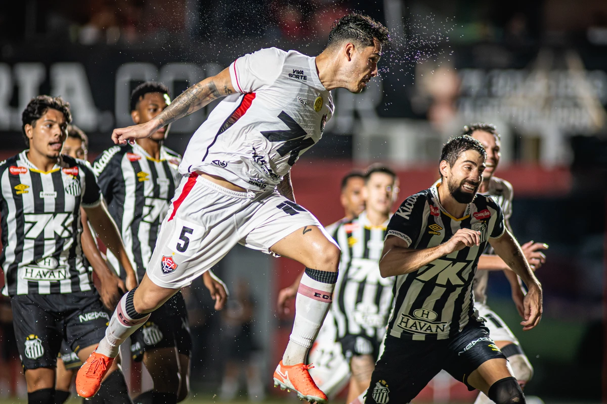 Vitória volta a enfrentar o Santos nesta segunda-feira (20)