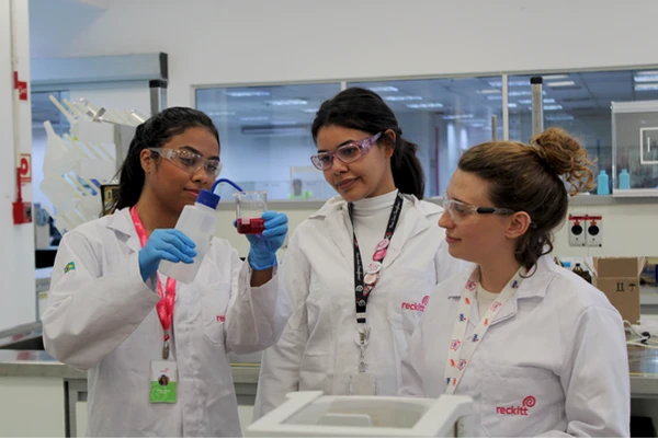 A iniciativa busca atrair a próxima geração de líderes para atuar em projetos de alto impacto, que buscam cumprir a missão global da companhia de proteger, curar e nutrir.