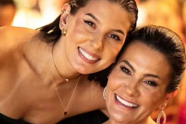 Ana Castela se posicionou sobre boatos relacionados à mãe