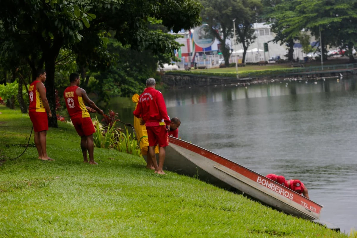 Corpo é encontrado boiando no Dique do Tororó por Arisson Marinho / CORREIO 