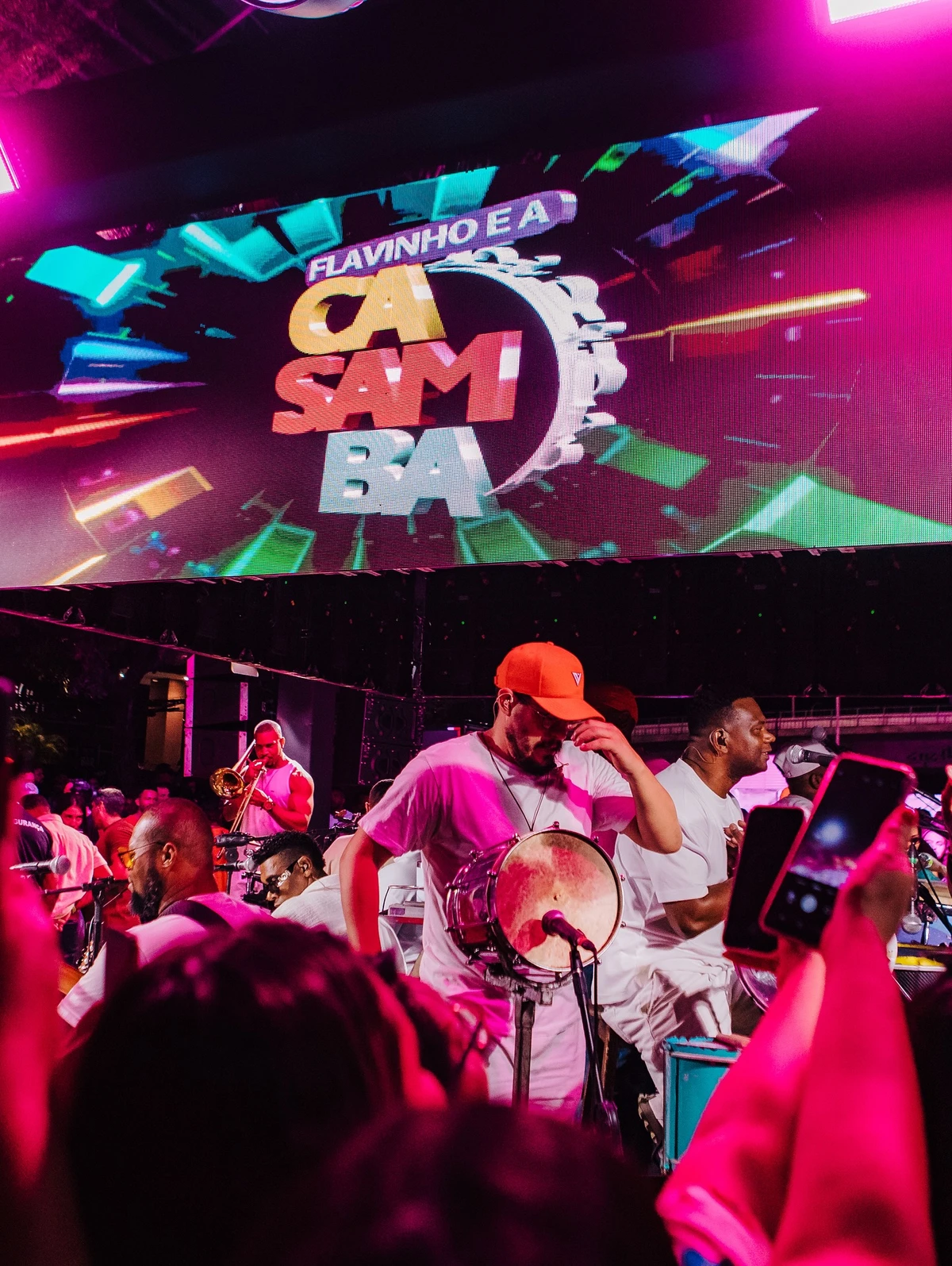 Flavinho e convidados agitam Salvador com roda de samba por Divulgação/@erifotografo