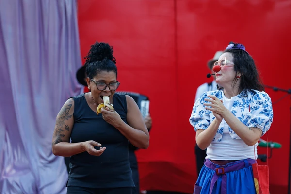 Grupo Nariz de Cogumelo celebrou duas décadas de palhaçaria feminina ocupando as ruas com arte e riso por Rafael Martins/Divulgação