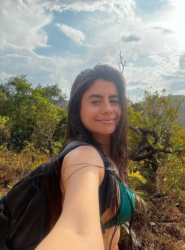 Juliane Vieira  por Reprodução