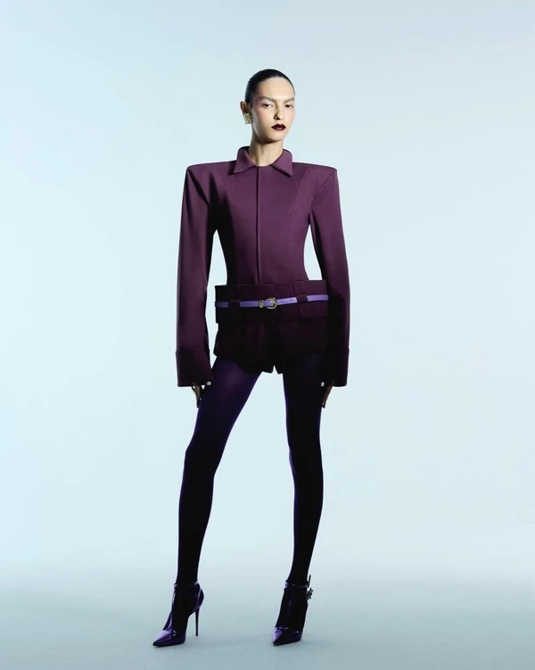 Modelo Liya Santos tem conquistado espaço no mundo da moda por Divulgação