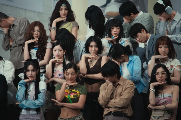 TWICE no MV de 'This is For You' por Reprodução/Youtube 