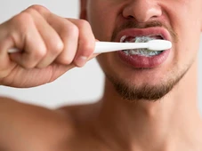 Imagem - Por que você não deve de jeito nenhum escovar os dentes logo após comer