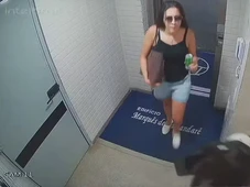 Imagem - Mulheres invadem apartamento, furtam R$ 1 milhão em joias e deixam imóvel bebendo cerveja