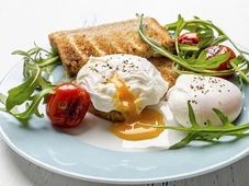 Imagem - Café da manhã de chef: aprenda a fazer ovo pochê perfeito usando só o micro-ondas
