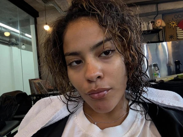 Bella Campos durante transformação por Reprodução/Instagram
