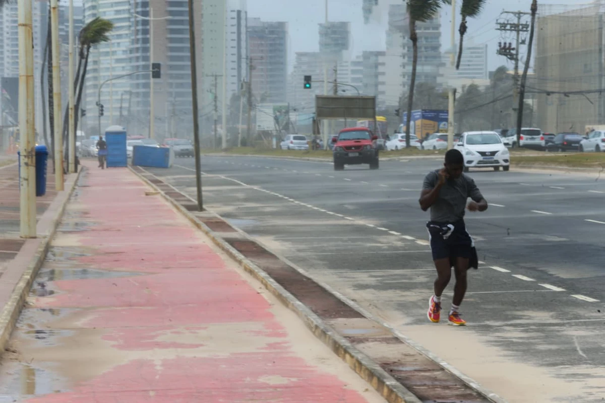 Doa de chiuva em Salvador por Arisson Marinho/CORREIO