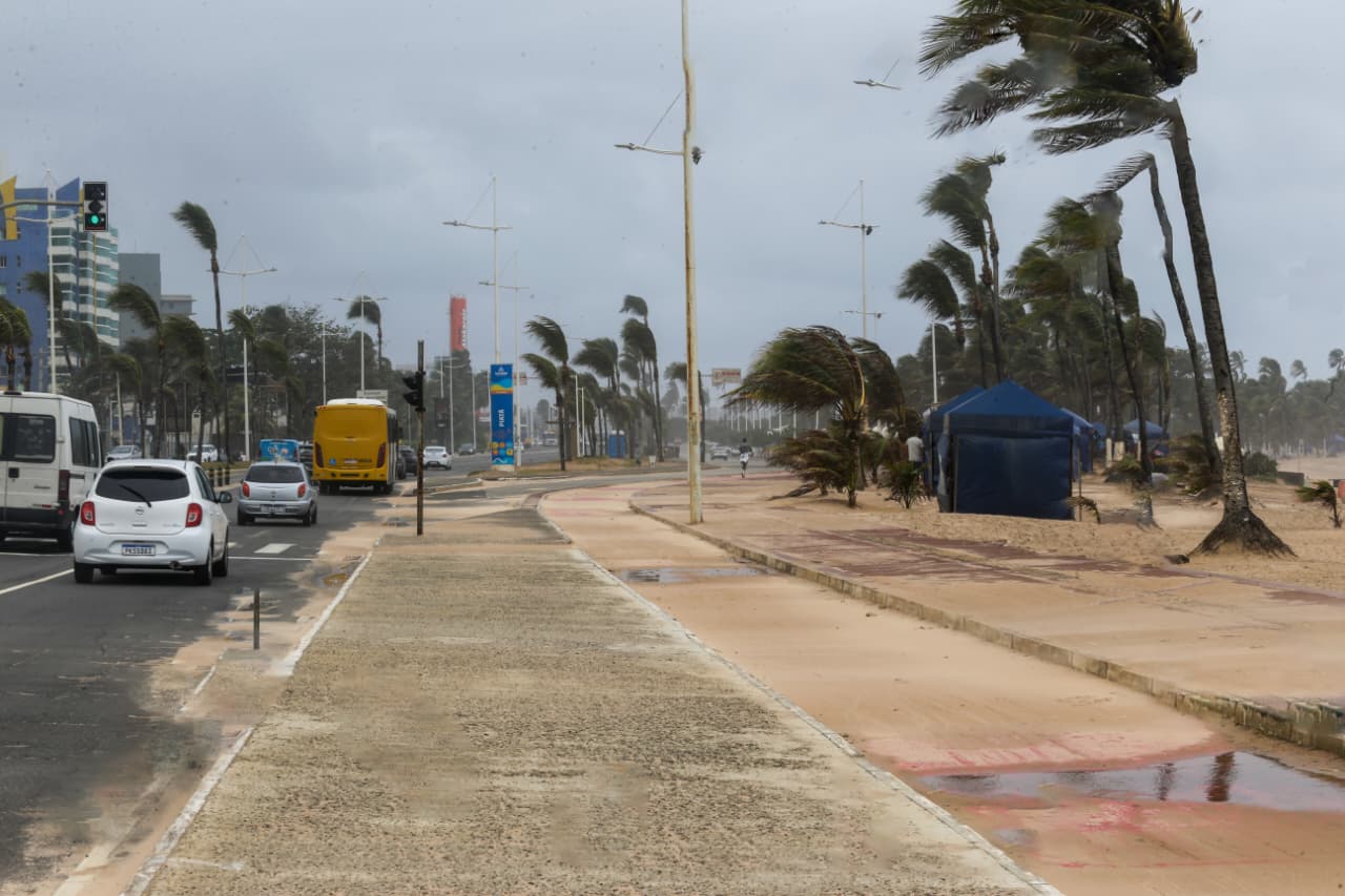 Inmet emite alerta de chuvas para Salvador e mais de 130 cidades baianas