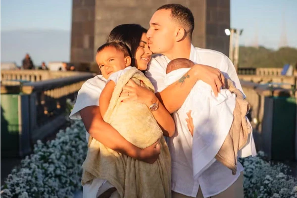 João Gomes e Ary Mirelle batizam os filhos no Rio de Janeiro