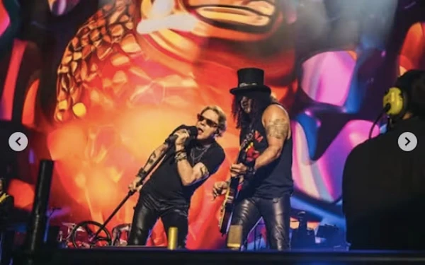 Os músicos Axl Rose e Slash em show do Guns N' Roses na Argentina  por Reprodução