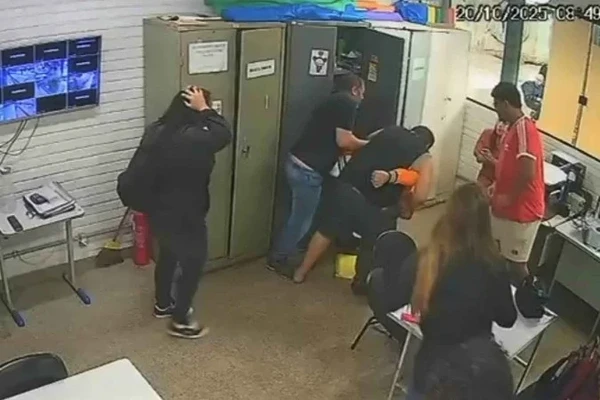 Pai de aluno agrediu professor por Reprodução