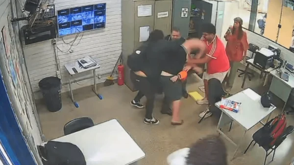 Pai de aluno agrediu professor por Reprodução