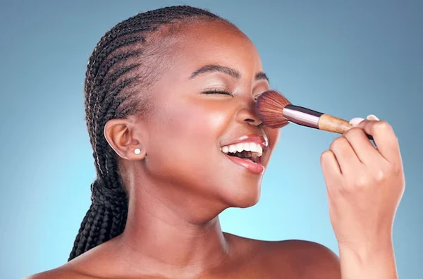 Bases para pele negra deve ser por Reprodução | Freepik