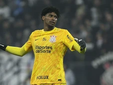 Imagem - Hugo Souza se lesiona e deve desfalcar Corinthians contra o Vitória