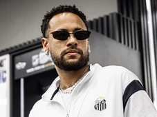 Imagem - Joga ou não joga? Neymar participa de treino no Santos em meio a suspense sobre lesão
