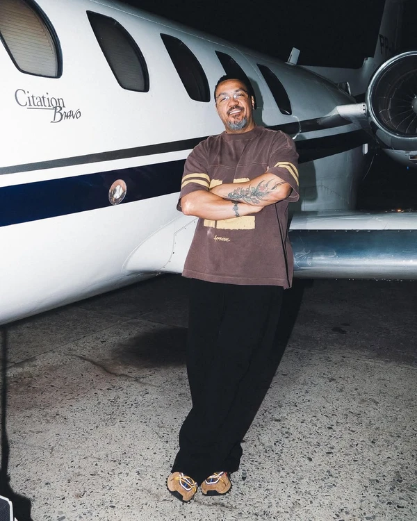 Belo usa aeronave para conciliar gravações e shows pelo Brasil por Reprodução