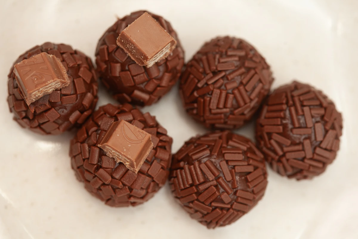 Brigadeiro Califórnia Brownieria - Correio Experimenta Brigadeiros por Sora Maia/CORREIO