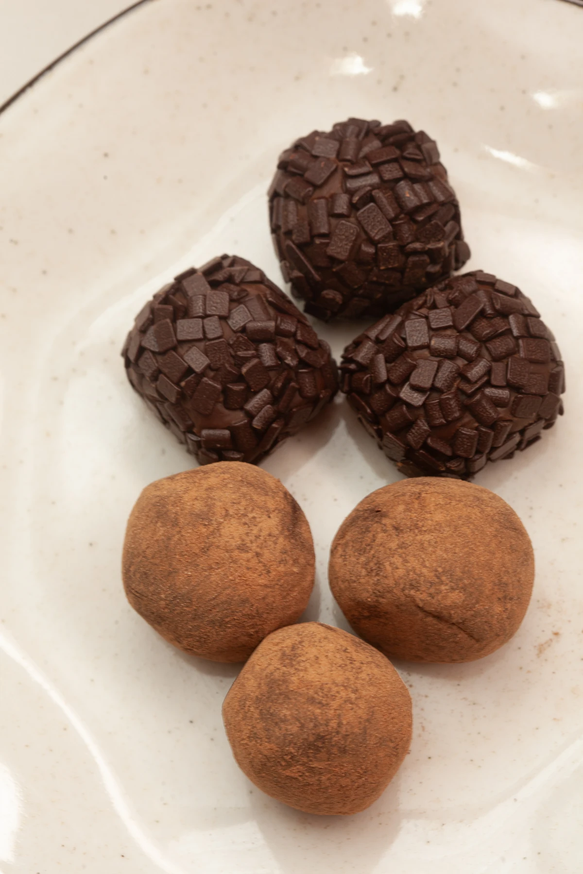 Brigadeiro Confeitaria Faustino - Correio Experimenta Brigadeiros por Sora Maia/CORREIO