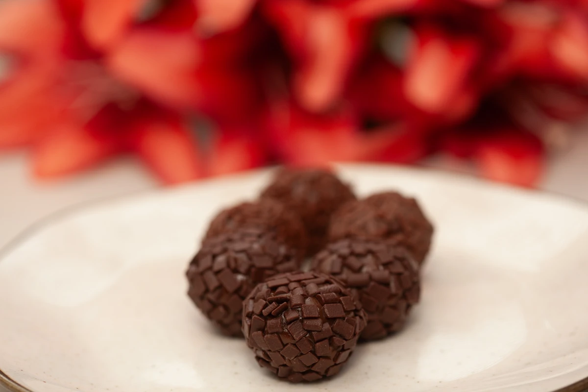Brigadeiro Vitrine de Brigadeiros - Correio Experimenta Brigadeiros por Sora Maia/CORREIO