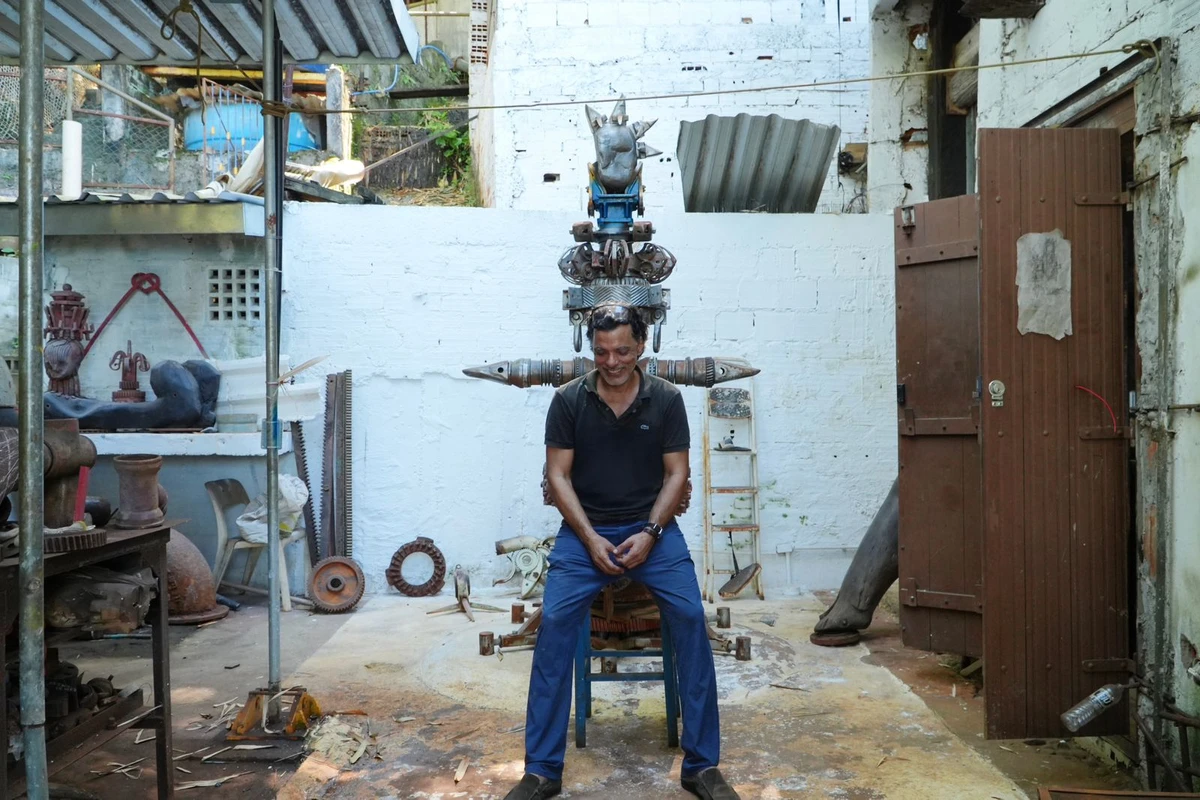 José Ignácio em seu ateliê por Guilherme Campos