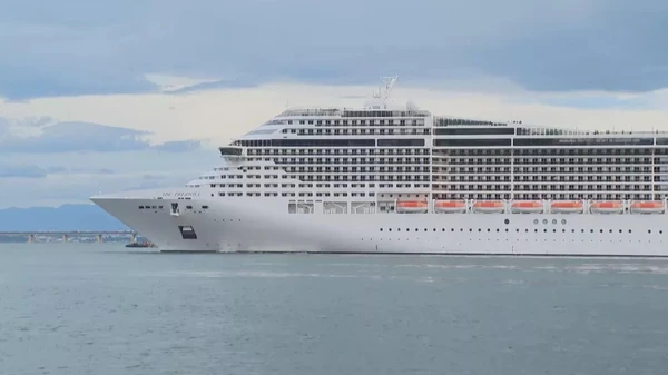 Navio MSC Preciosa saiu da cidade de Génova, na Itália