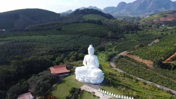 A cidade que abriga a 2° maior estátua de Buda no mundo inteiro fica no Brasil