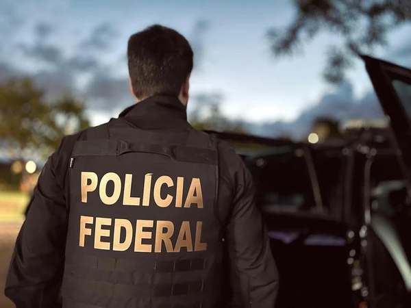 encaminhado à Delegacia do Adolescente Infrator (DAI), onde poderá responder por ato infracional análogo ao crime de guardar ou possuir moeda falsa.