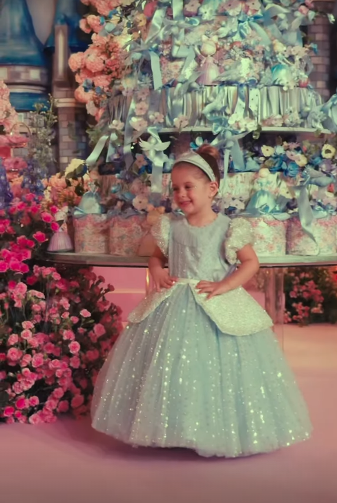 Aniversário de Maria Flor, filha de Virginia, teve tema da Cinderela por Reprodução | Instagram