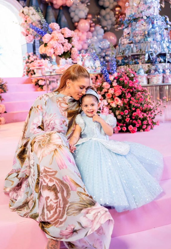 Aniversário de Maria Flor, filha de Virginia, teve tema da Cinderela por Reprodução | Instagram