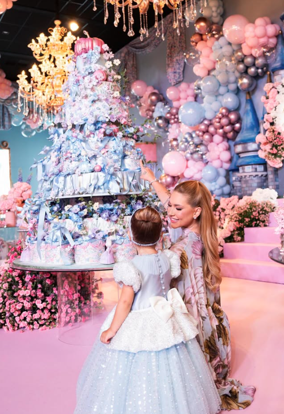 Aniversário de Maria Flor, filha de Virginia, teve tema da Cinderela por Reprodução | Instagram