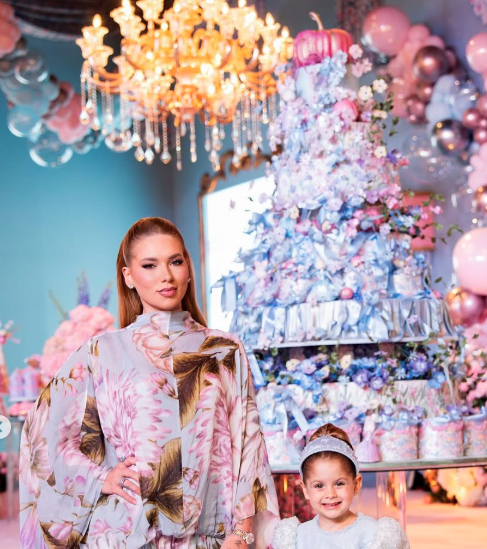 Aniversário de Maria Flor, filha de Virginia, teve tema da Cinderela por Reprodução | Instagram