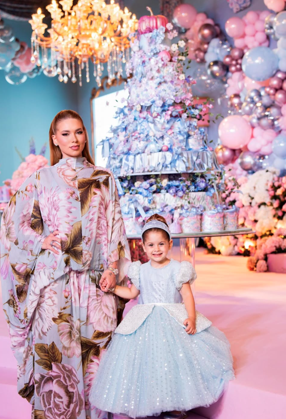 Aniversário de Maria Flor, filha de Virginia, teve tema da Cinderela por Reprodução | Instagram