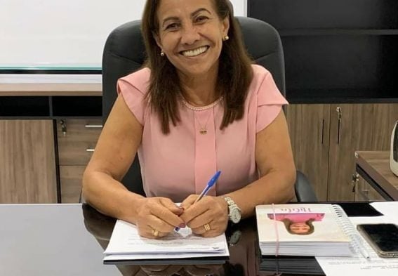 Dona Nilda é prefeita de Poções por Reprodução