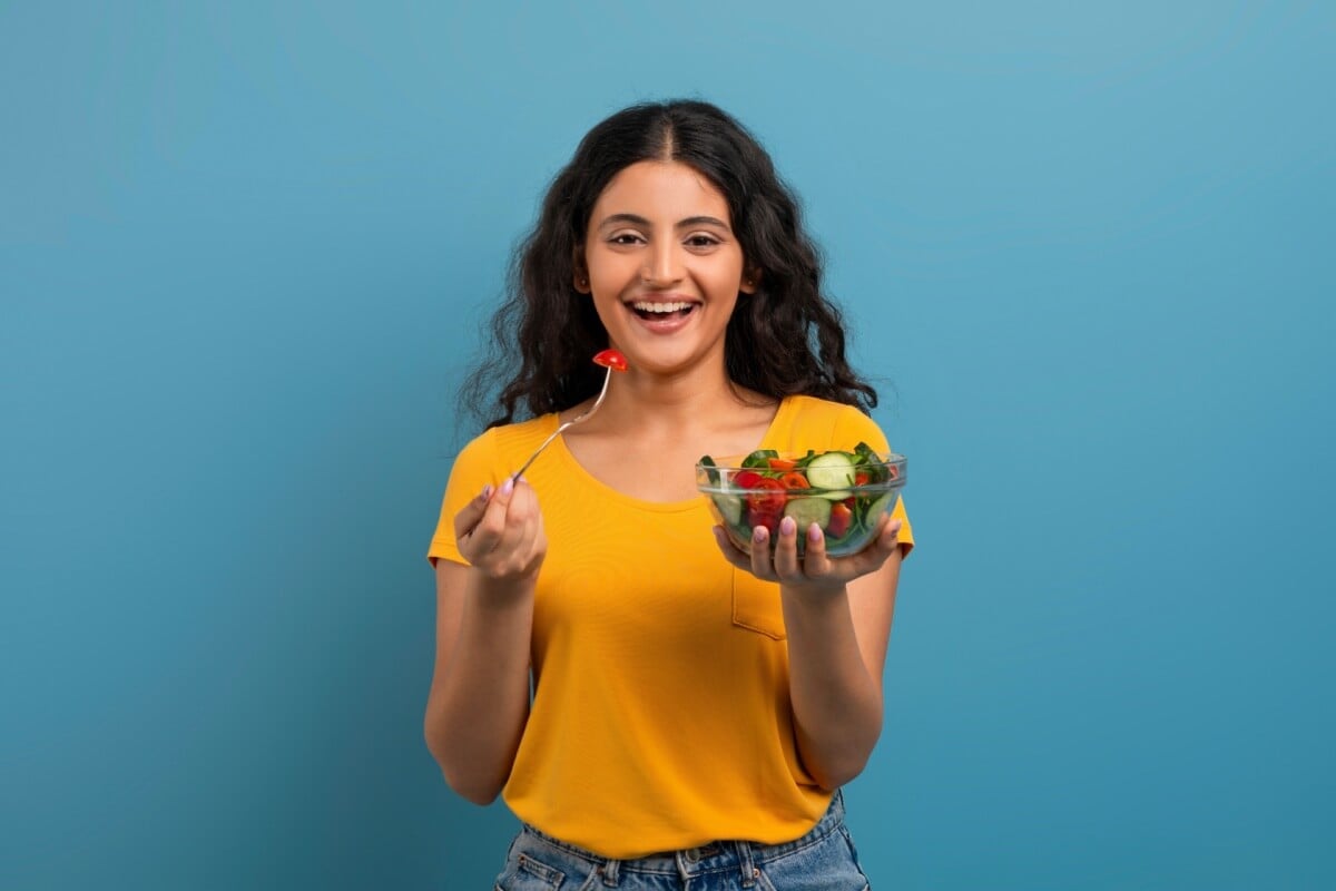 A alimentação é uma aliada fundamental no tratamento da anemia falciforme (Imagem: Prostock-studio | Shutterstock) 
