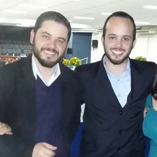 Marcelo de Souza Nogueira e o irmão por Reprodução