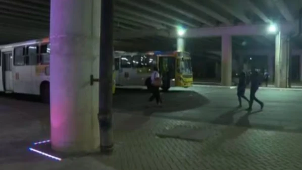 Ônibus deixam de circular na Santa Cruz após mulheres ficarem feridas durante ação da PM