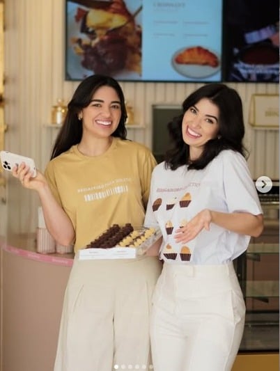 Amanda e Giovanna tocam, com a mãe, a a Casa Brig, confeitaria de A Brigadeirinha por Divulgação