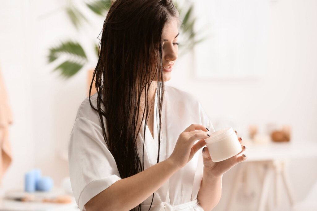 As recargas capilares entregam resultados profissionais e tem um excelente custo-benefício (Imagem: Aquarius Studio | Shutterstock) 