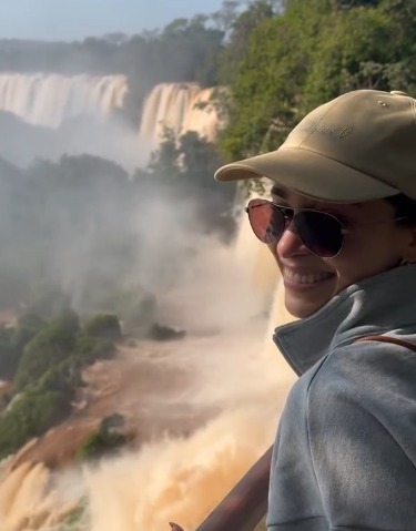 Emilia Clarke durante suas férias nas Cataratas do Iguaçu por Reprodução/Redes Socoais