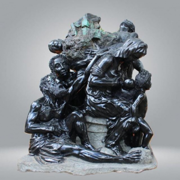Escultura feita em conglomerado composto de berilo e xisto por Divulgação