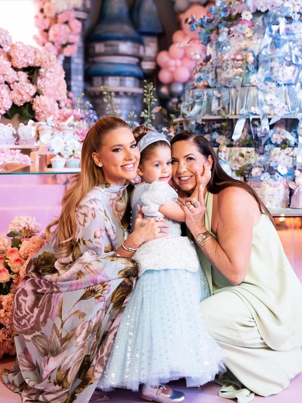 Festa da Cinderela de Maria Flor por Reprodução/Instagram