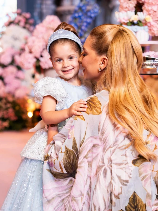 Festa da Cinderela de Maria Flor por Reprodução/Instagram
