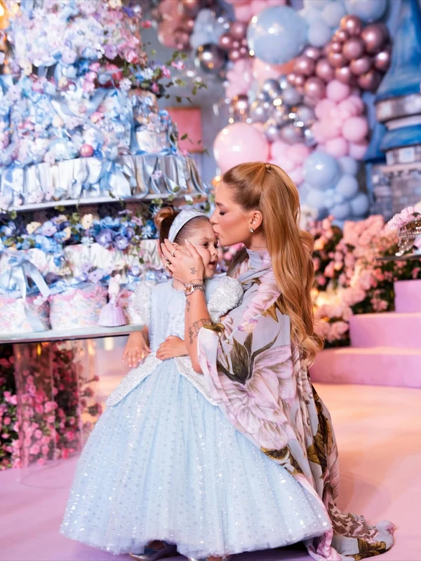 Festa da Cinderela de Maria Flor por Reprodução/Instagram