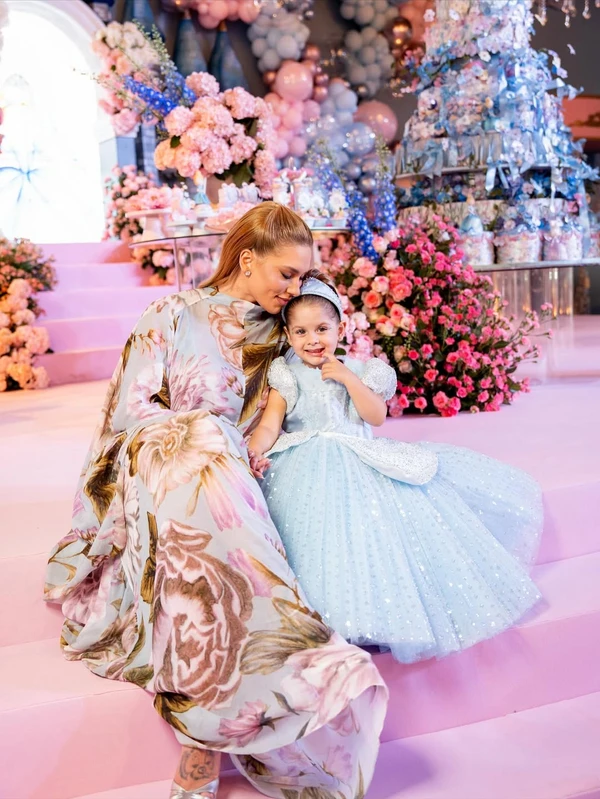 Festa da Cinderela de Maria Flor por Reprodução/Instagram