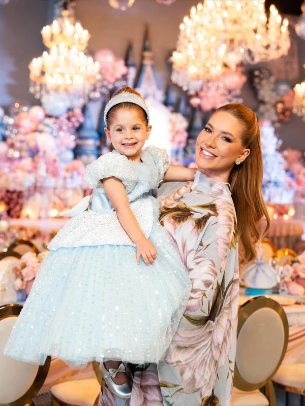 Festa da Cinderela de Maria Flor por Reprodução/Instagram